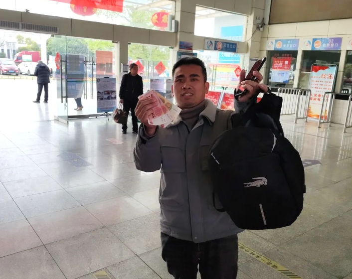 抚州长运：午夜遗包陷困境 暖心寻回解心忧