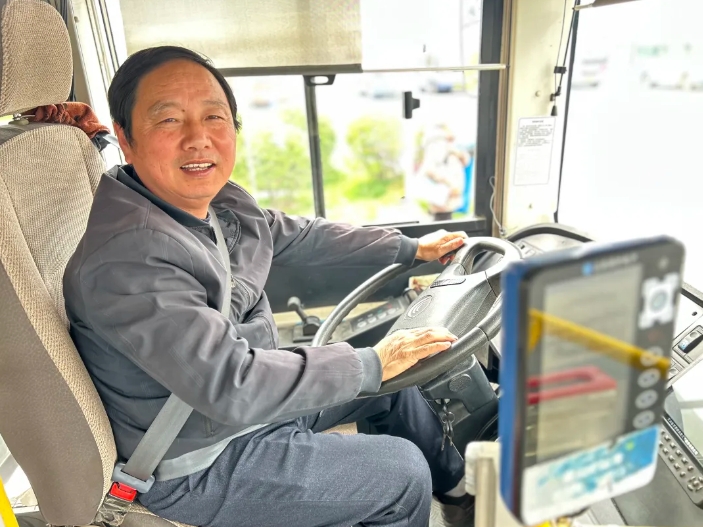 方向盘上的暖阳——杨端成的暖心轨迹