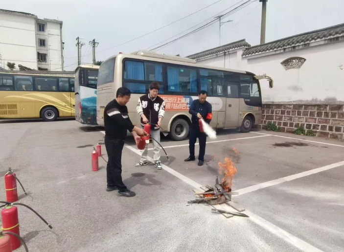 上饶汽运：开展防恐防爆及消防应急疏散演练