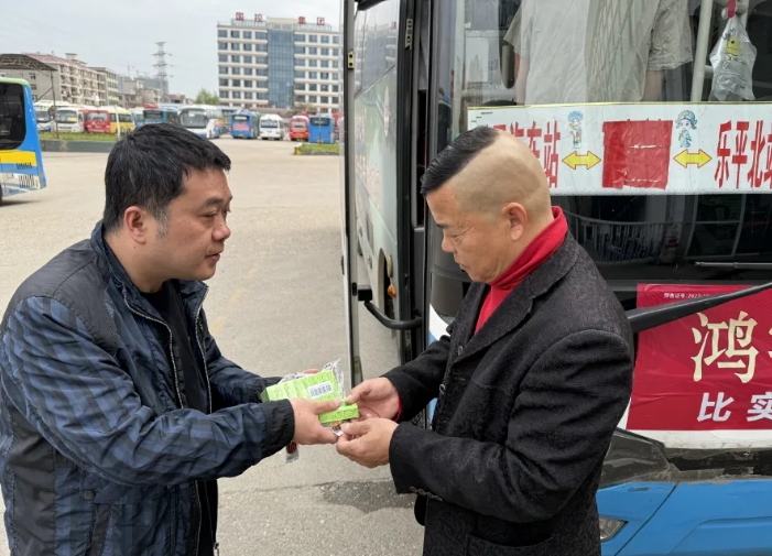 景德镇长运：乐平公交发放防困神器护航春季行车安全