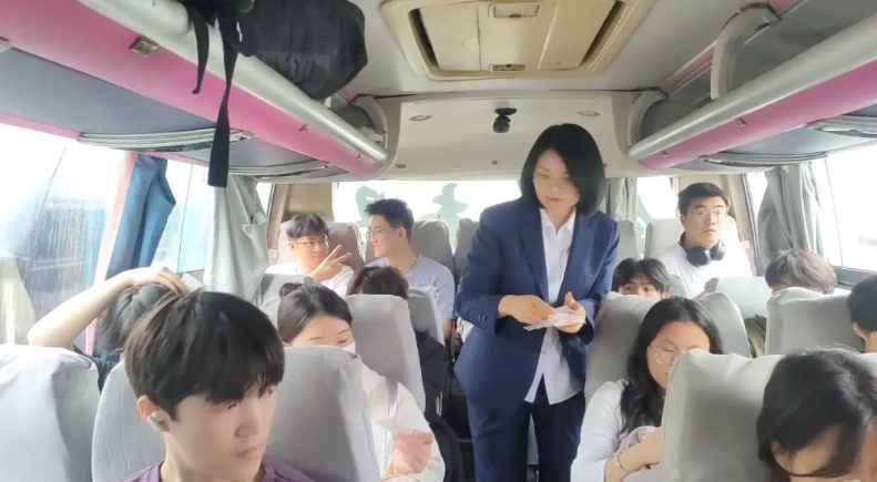 上饶汽运：“五一”归途 “兰精灵”暖心守护