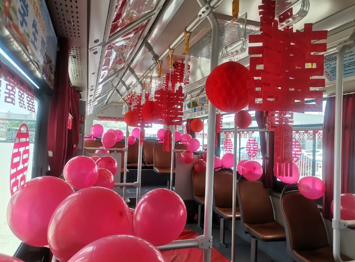 九江长运：公交婚车 引领婚庆新时尚