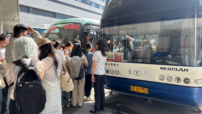 站点巴士 || 上饶汽运：“五一”畅行 开启便捷旅游新时代