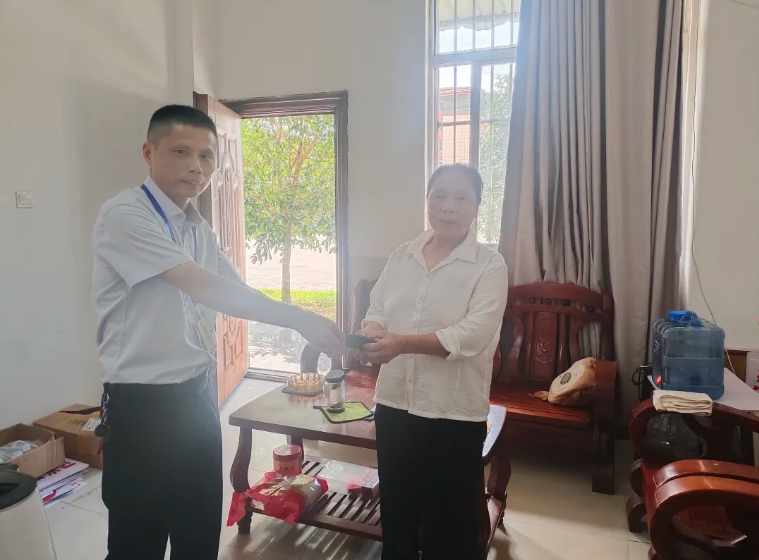 抚州长运:千元现金物归原主