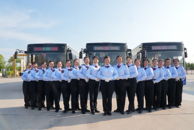 吉安公交：吉安公交22路井冈女子公交班组荣获“全国交通运输系统先进集体”称号
