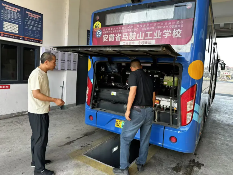 马鞍山长客 出“连招”全力保障高温天气运行安全稳定