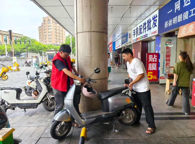 以“文明行”扮靓英雄城 辖区环境整治见实效