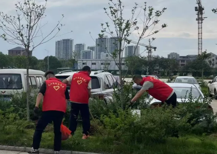 九江长运 开展“美化环境 党员先行”志愿服务活动