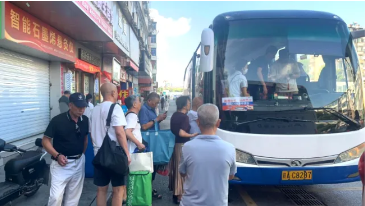 都市城际公交:新增线路开通首日 市民反响热烈