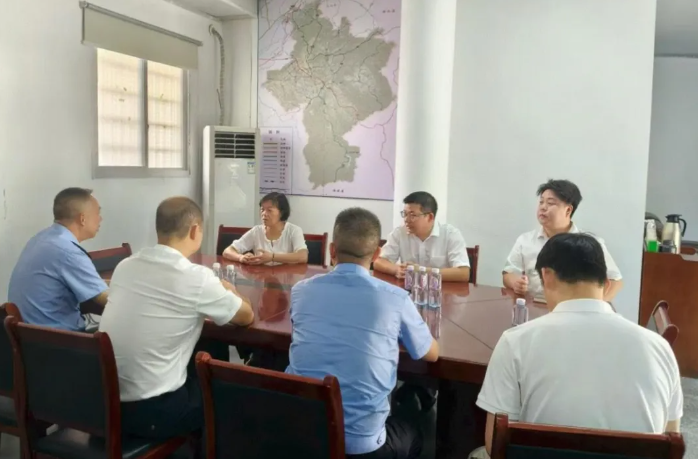 广丰区领导检查广丰镇村公交分公司安全生产工作