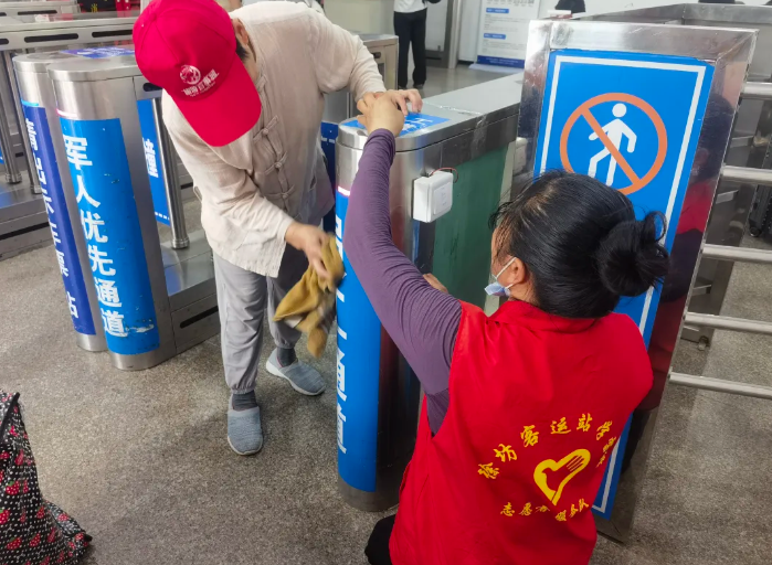 都市城际公交:弘扬雷锋精神 践行文明服务理念