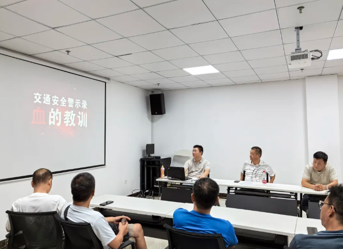 马鞍山长客：当涂长客召开8月份驾驶员教育例会