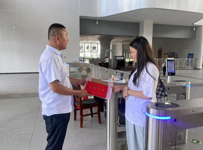 抚州长运：暖心！守护准大学生入学梦