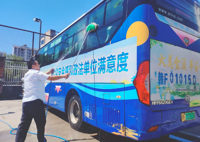 抚州长运：“清洁+安检” 双同步 扎实推进服务质量提升工作