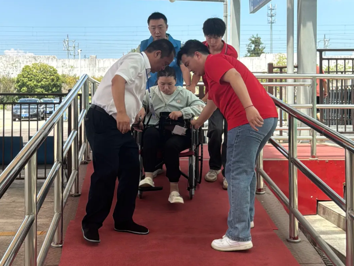 吉安公司：“校园直通车”暖心启航 精准服务高校新生