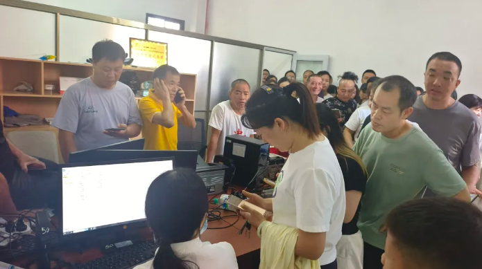 新余公交:公交办卡进校园,便捷服务暖人心