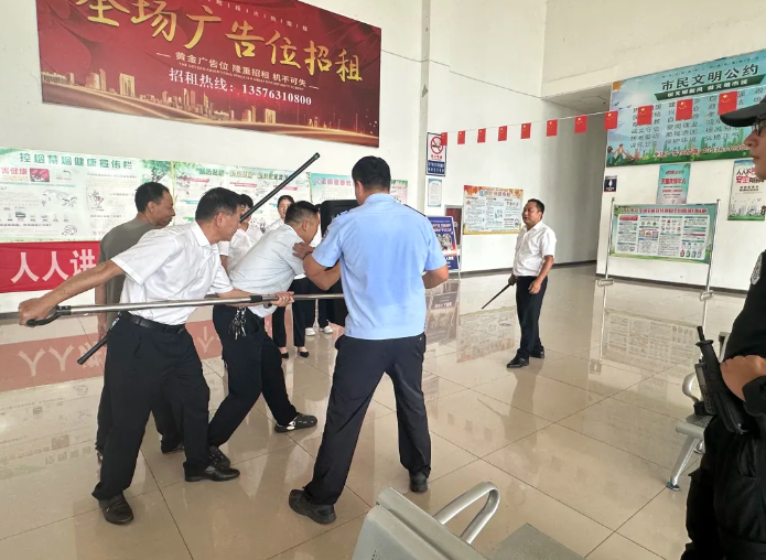 上饶汽运 开展“警械识别与反恐防暴”专项培训
