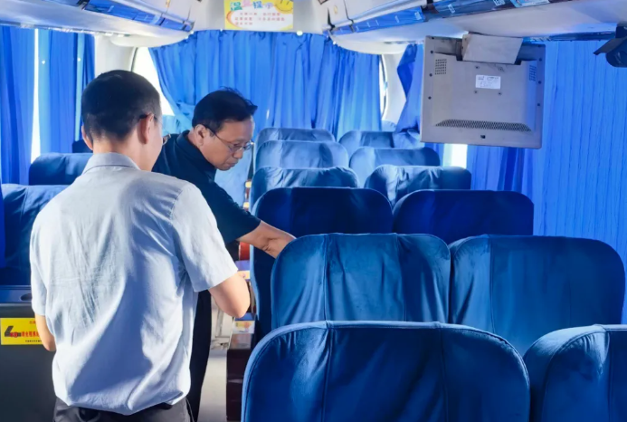 刘志坚实地督导“爱我英雄城 见我文明行”三年专项行动推进情况