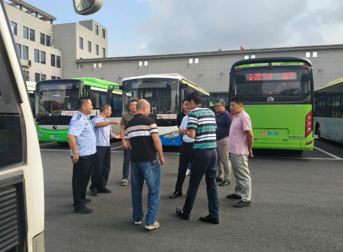 马鞍山长客:含山县多部门联合开展老旧营运车辆现场核验工作