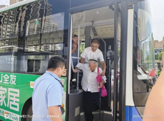 抚州长运：九旬老人公交迷途多方接力温暖护航