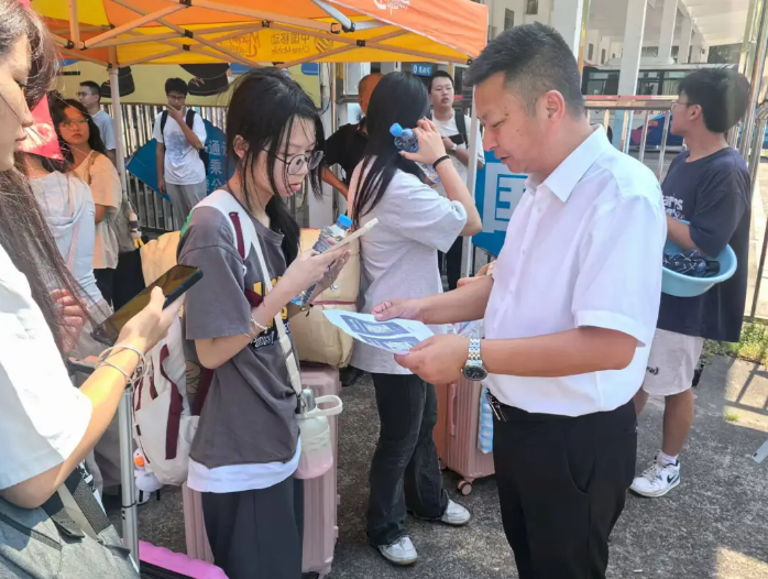 抚州长运：“校园直通车”护航新生，便民服务暖人心