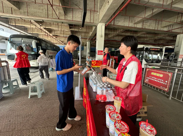 马鞍山长客：贴心服务助新生入学 校园直通车便捷上线