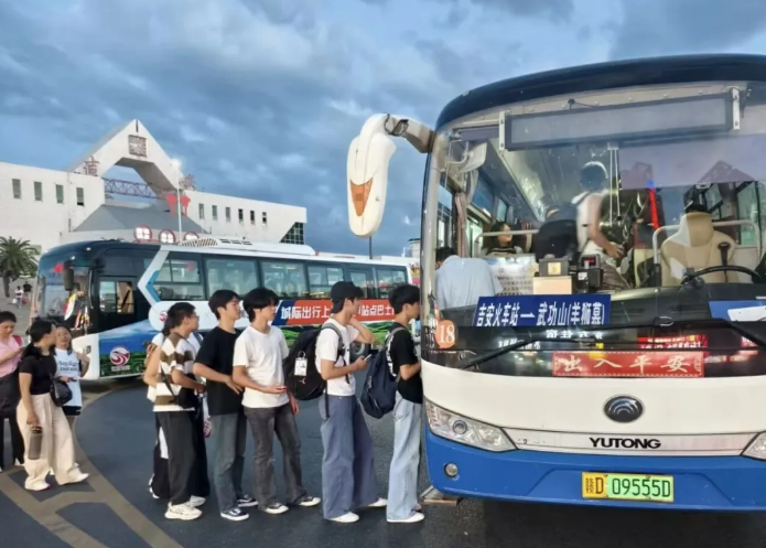 吉安公司：“红绿站点巴士” 交旅融合绘就老区振兴新画卷