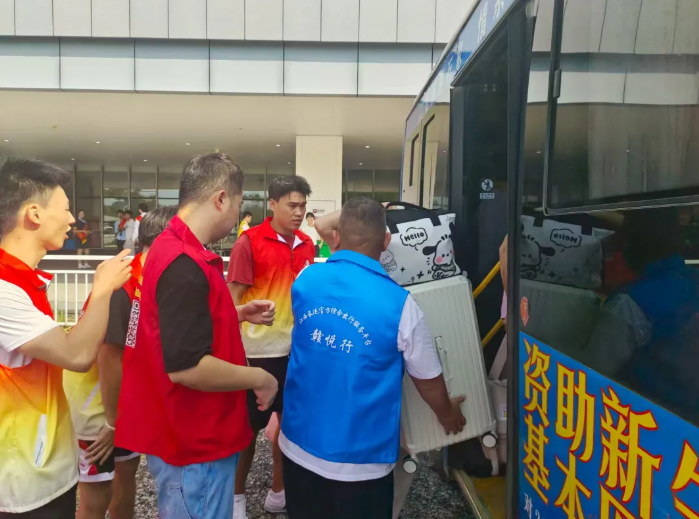 景德镇长运：校园直通车一站式服务护航学子开学