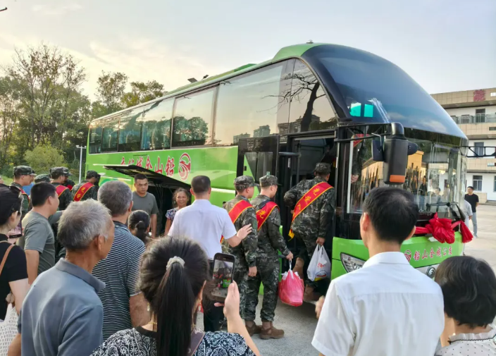 上饶汽运 圆满完成铅山新兵运输任务