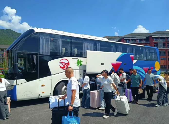 赣州方通 护航新生入学