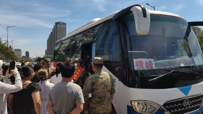 服务质量“百日”攻坚 || 上饶汽运：“百日攻坚”净旧车 一程荣光送新兵