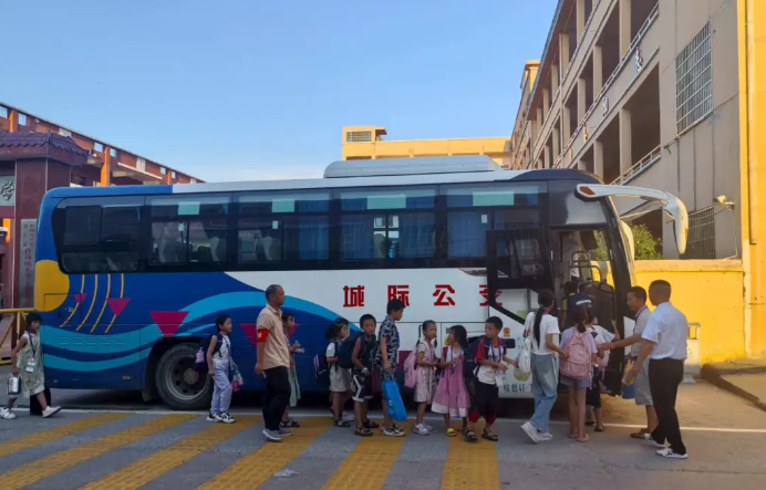 抚州长运：定制公交护航织密学生安全上学路