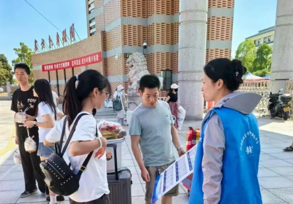 上饶汽运：“驶”出加速度  打通学子出行“最后一公里”