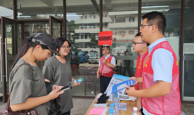 都市城际公交：昼夜兼程进校园 直通班线暖国庆
