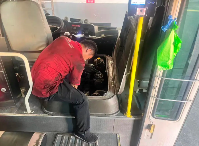 铅山全域公交开展技术大排查与爱车例保行动