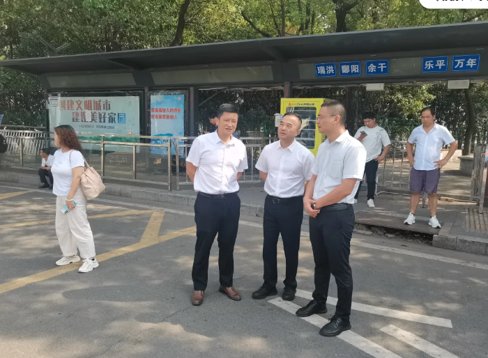 刘磊、占梁检查瑶湖西客运驿站双节客流高峰运输保障准备工作