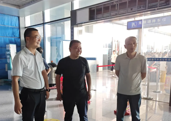 李伟督导南昌长途汽车西站国庆安全生产工作