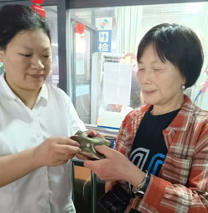 上饶汽运：拾金不昧暖人心 守护“双节”出行路