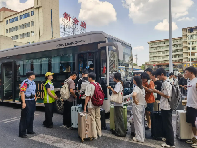 新余公交：双节返程季，暖心护航学子返校路