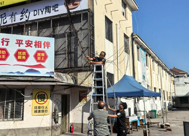 战高温 || 景德镇长运：烈日下 抢修保畅通