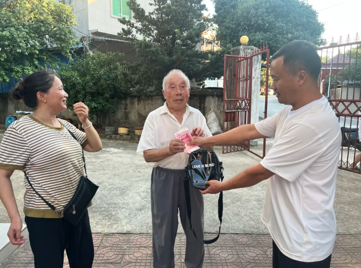 景德镇长运：3900元现金 当天下午找到失主