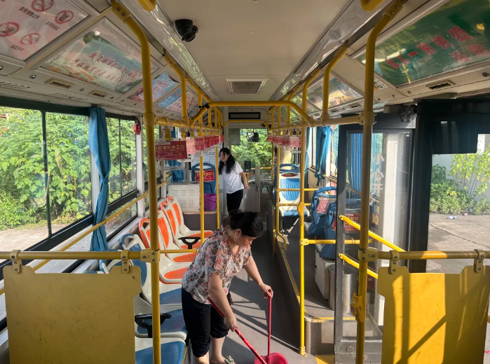 服务质量“百日”攻坚 || 新余公交：多线路联动 开展机动车大扫除