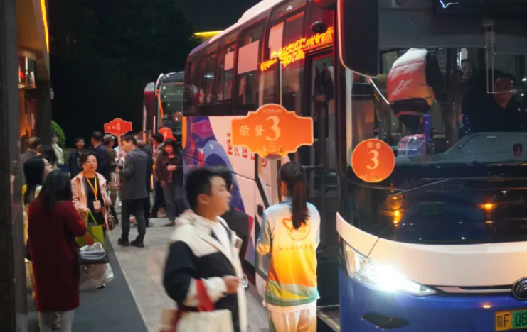 抚州长运：圆满完成2025汤显祖国际戏曲交流月开幕式运输任务