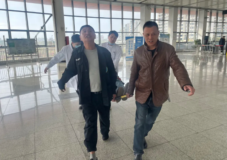 马鞍山长客：紧急救助显担当 温情守护暖旅途