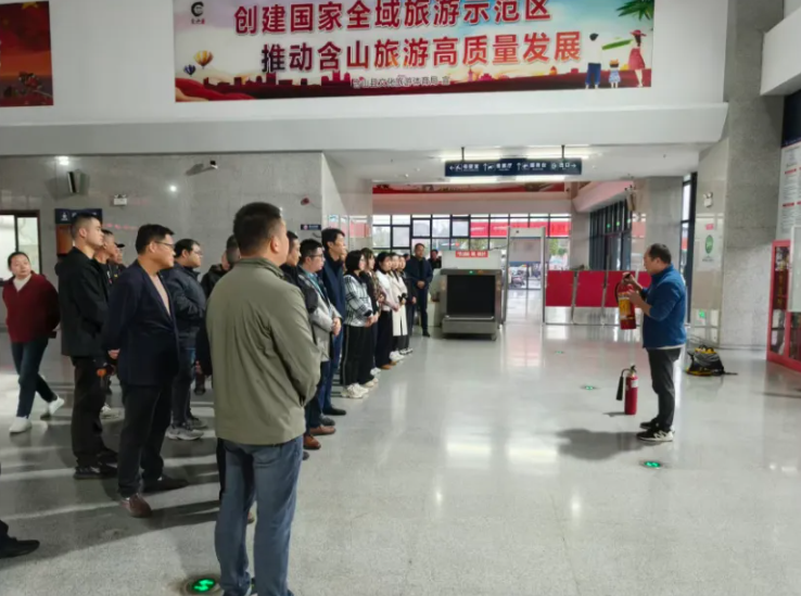 马鞍山长客:含山长运开展2025年下半年消防应急演练培训