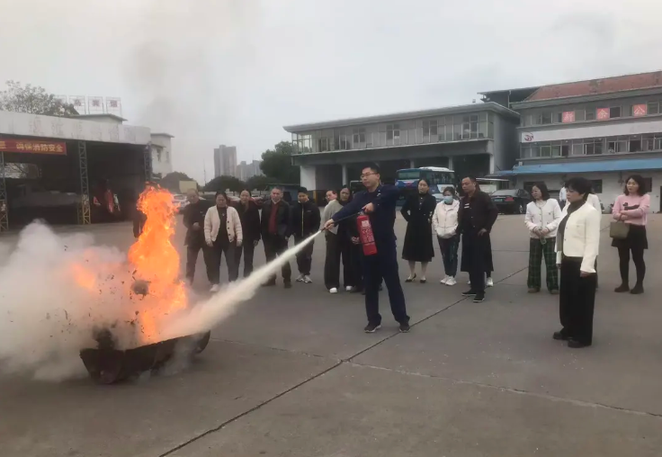 安全生产 || 新余公交：开展消防知识技能实操培训