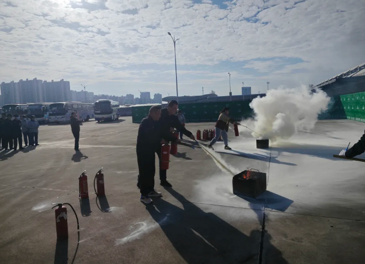 马鞍山长客：开展消防与车辆突发事故应急演练